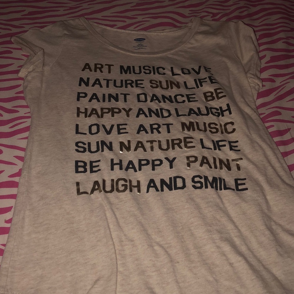 a short sleeve shirt